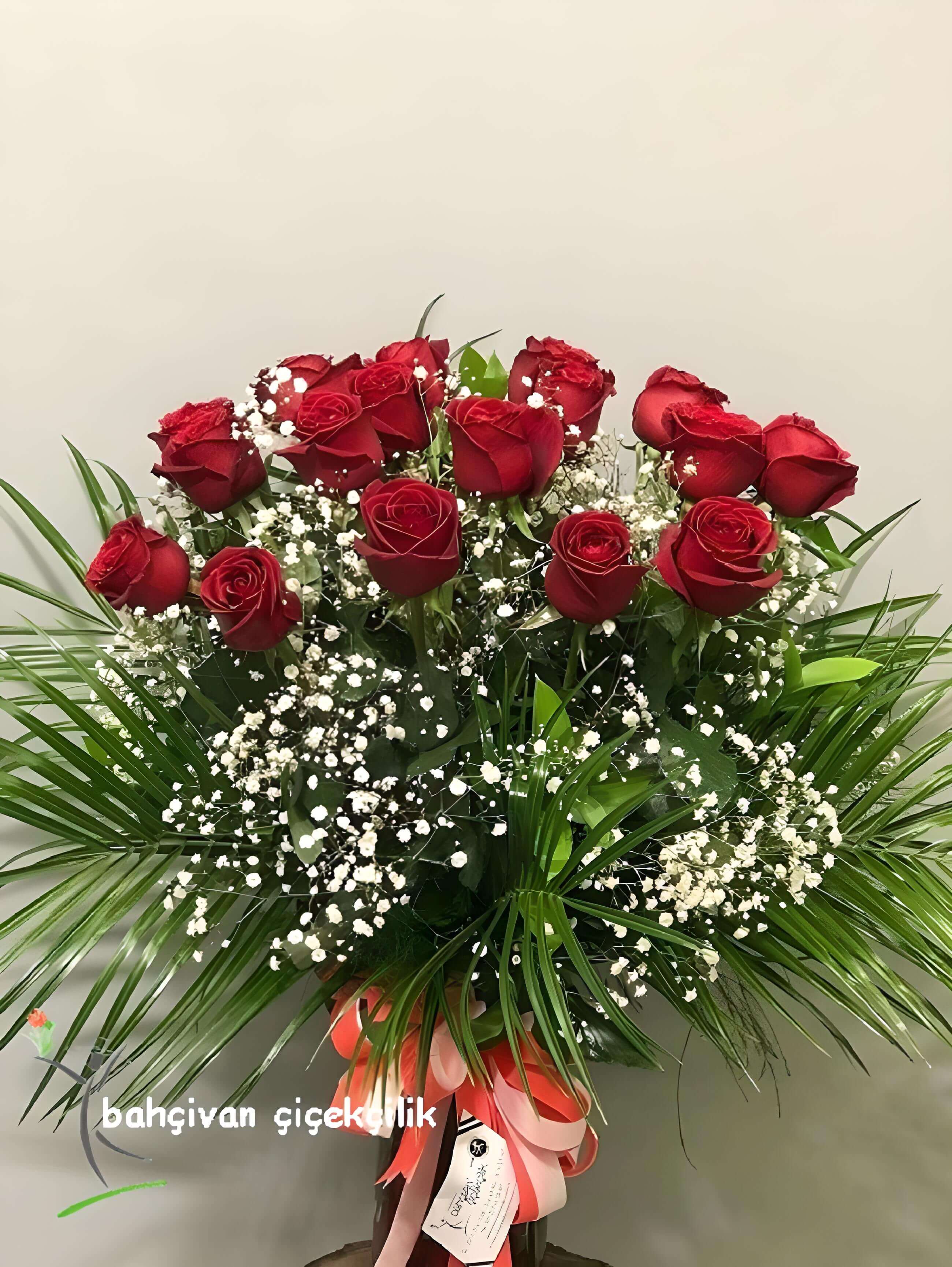 Vazoda 17 Adet Gül